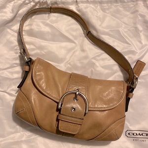 COACH Vintage Y2K Soho Hampton
Hobo Shoulder Baguette Bag Camel